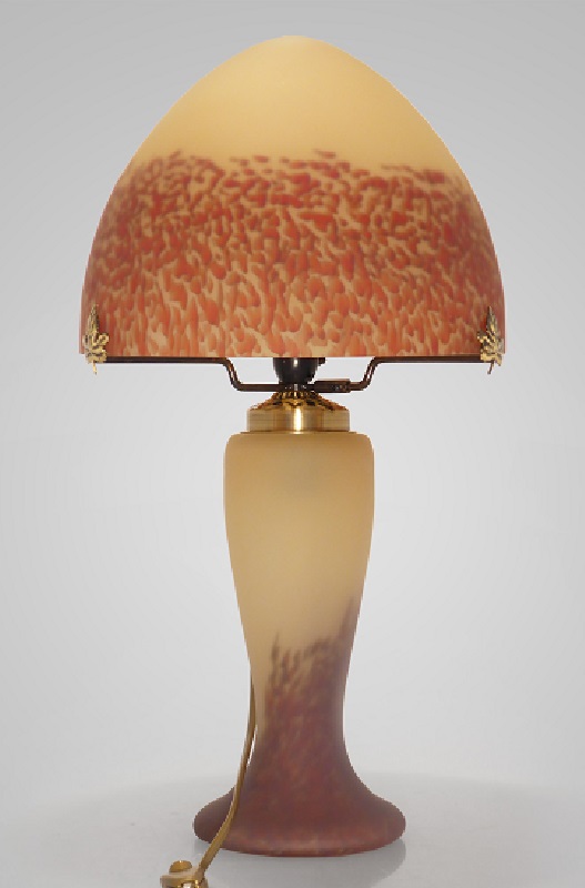 Lampe pâte de verre.      Haut. 47 cm